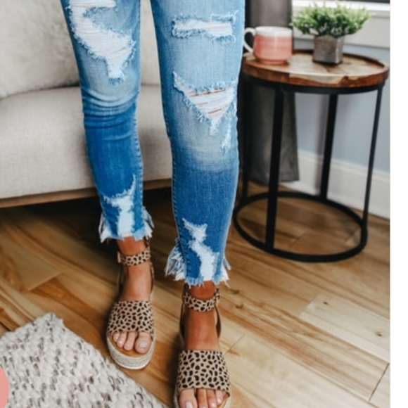 Top Shelf Distressed Denim Skinny Jeans - Picture 5 of 6